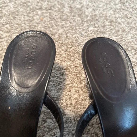 Gucci Women's Black Sandals with Logo Detail - Picture 4 of 8